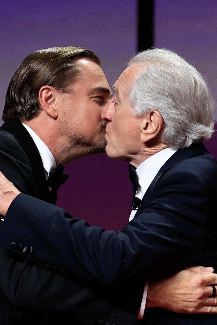 Preisträger De Niro begrüßt seinen Laudator