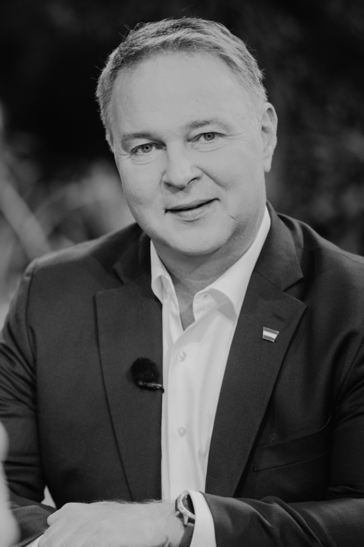 Auf dem Bild befindet sich der österreichische Vizekanzler im Interview im Rahmen des ORF Sommergesprächs