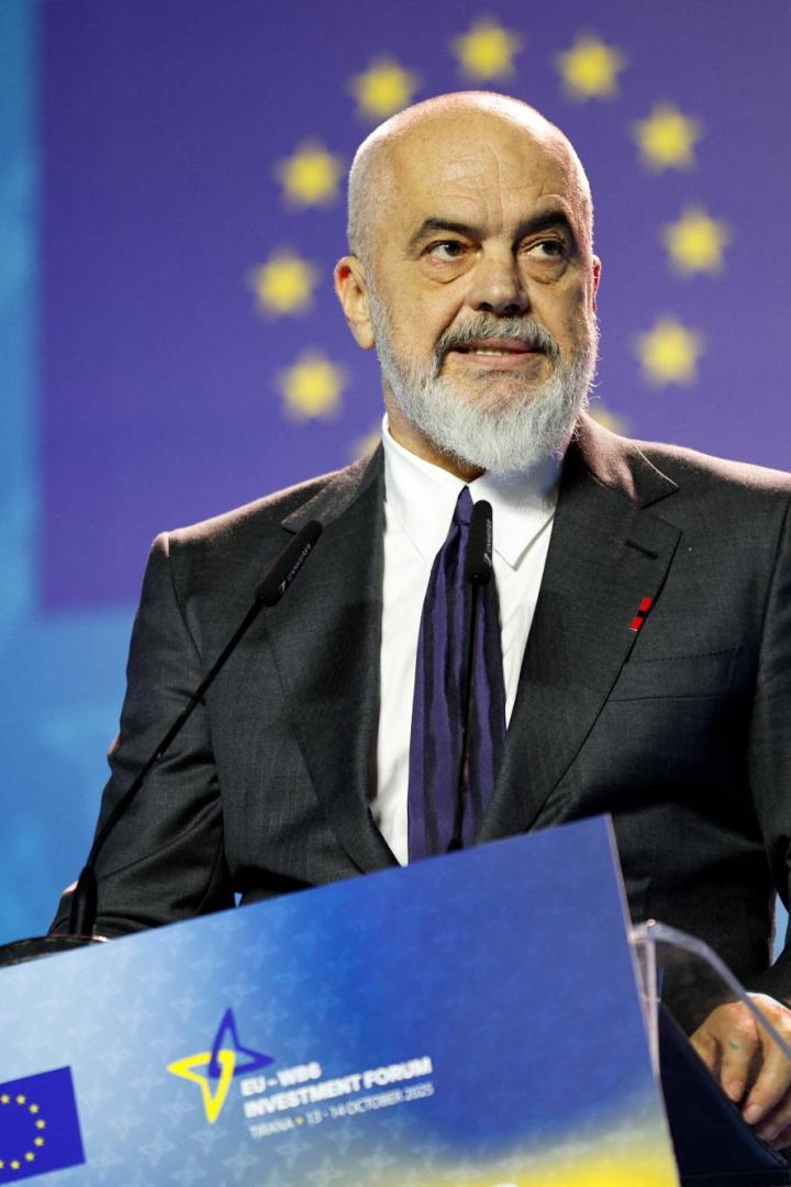 Albaniens Ministerpräsident Ei Rama hält eine Rede beim EU-Western Balkans Investment Forum in Tirana. 