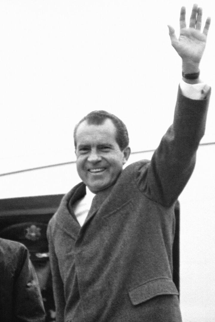 Richard Nixon winkt