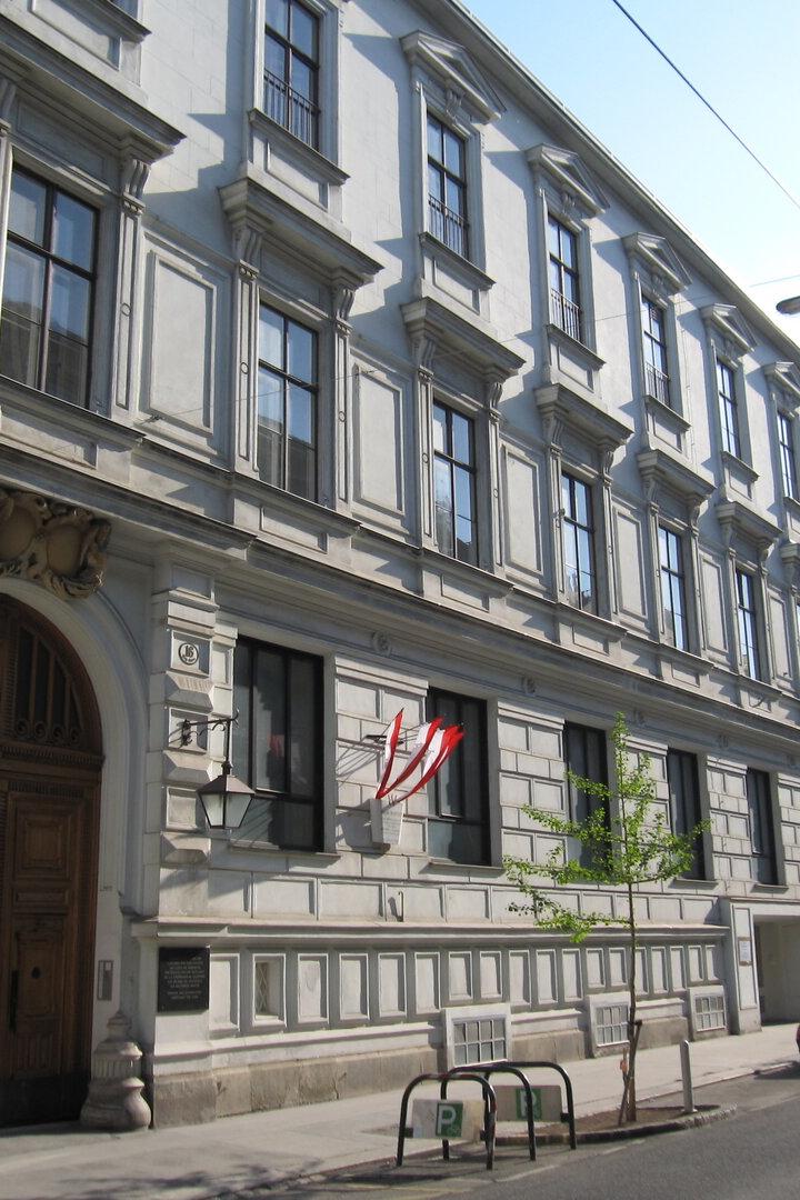 Außenansicht des Palais Festetics in der Wiener Berggasse