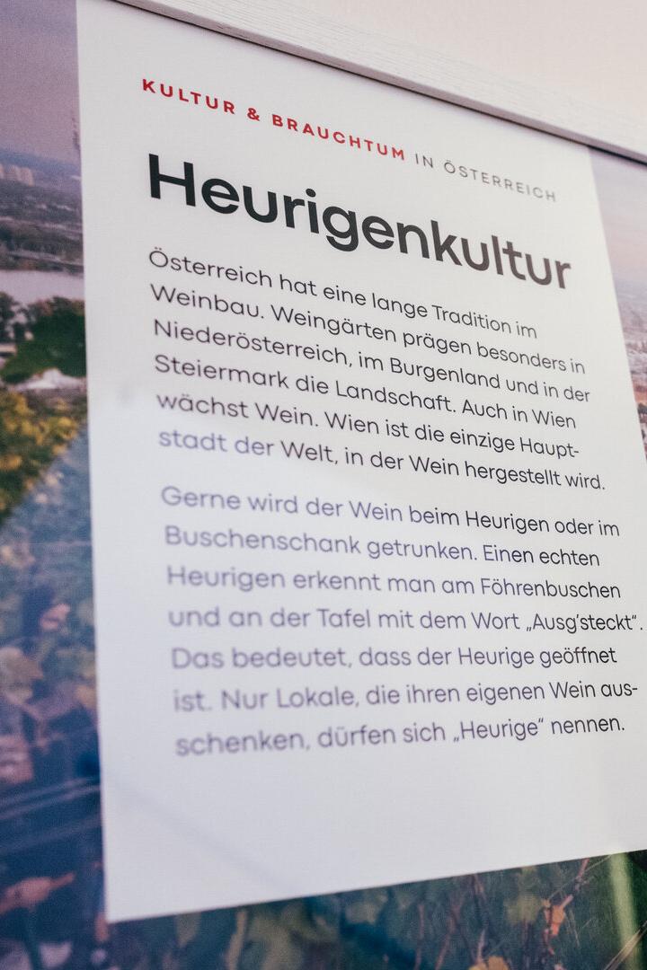 Ein Bild soll die Heurigenkultur in Österreich vermitteln
