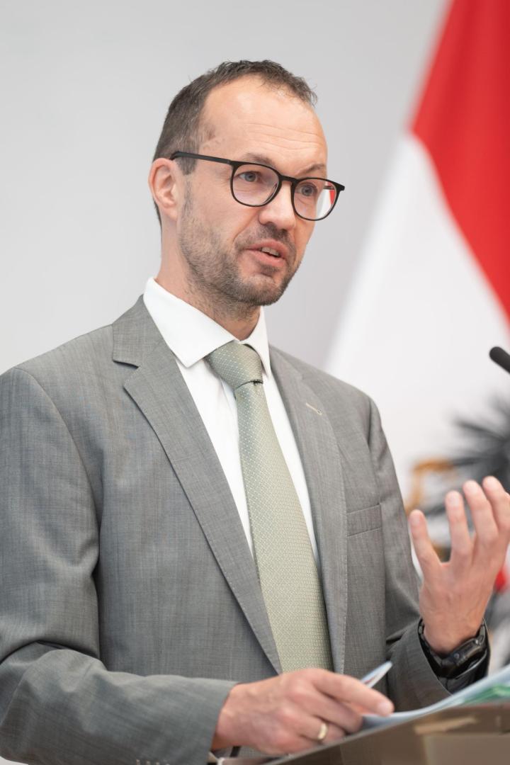 WIEN - ÖSTERREICH: Vorstand der Steuerfahndung Österreich Christian Ackerler am Dienstgag, 27. Mai 2025, im Rahmen einer PK zum Thema "Bilanz des Amts für Betrugsbekämpfung 2024" in Wien. - FOTO: APA/GEORG HOCHMUTH