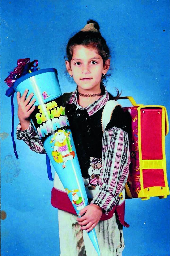 Miriam Davoudvandi als Kind