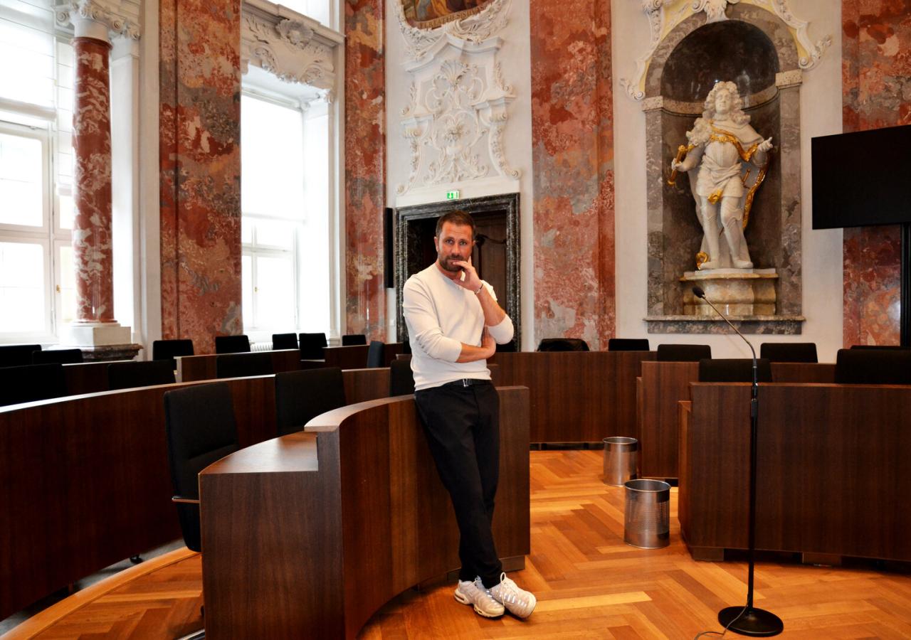 Georg Dornauer im Tiroler Landtagssitzungssaal 
