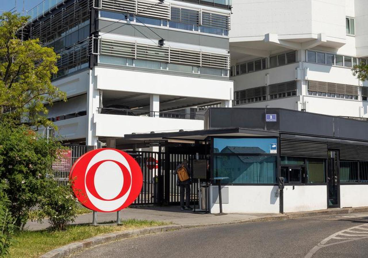 ORF Zentrum am Küniglberg - Kultur und Spardruck: ORF in der Kritik – Künstler schlagen Alarm.