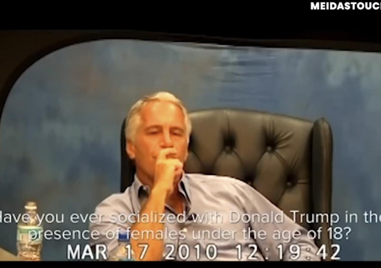 Jeffrey Epstein im Jahr 2010 bei einer Vernehmung.