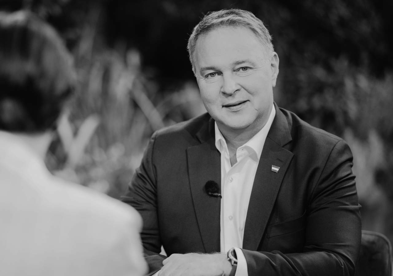 Auf dem Bild befindet sich der österreichische Vizekanzler im Interview im Rahmen des ORF Sommergesprächs.
