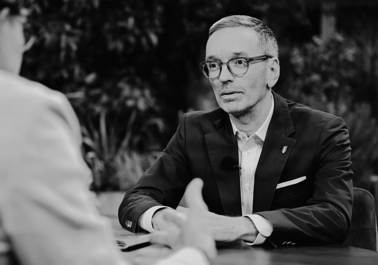 Zu sehen ist FPÖ-Parteichef Herbert Kickl während des ORF Sommergesprächs.