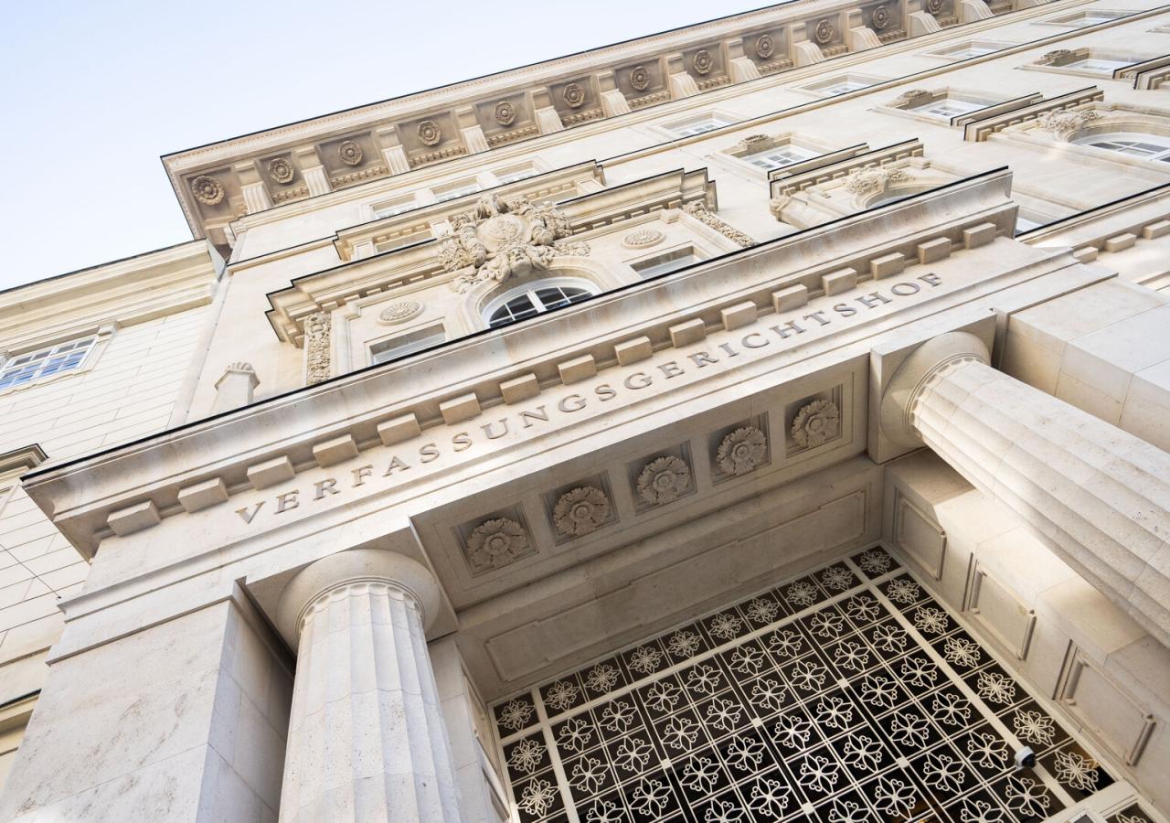 Der Eingang zum Verfassungsgerichtshof in der Wiener Innenstadt