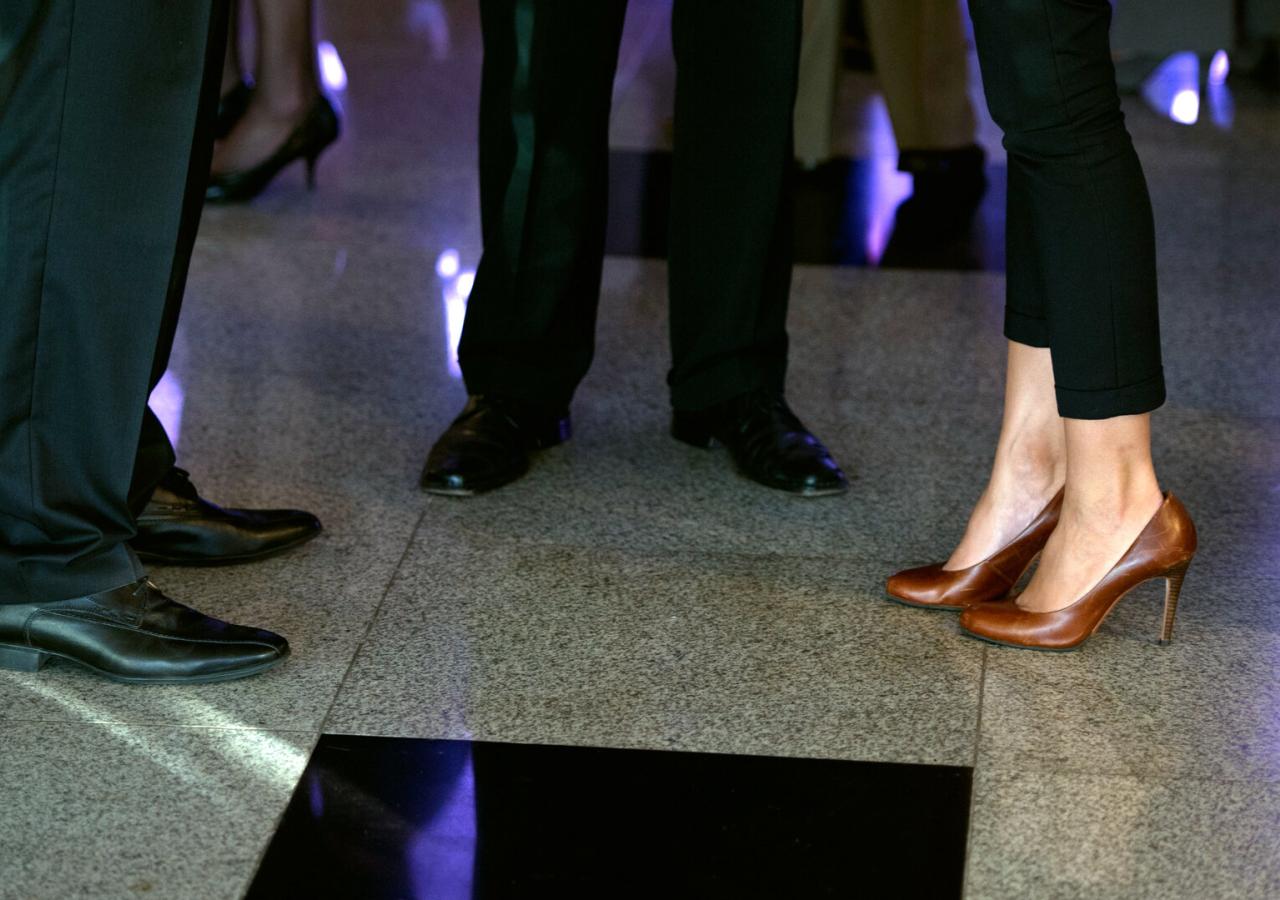 Füße von Männern und Frauen