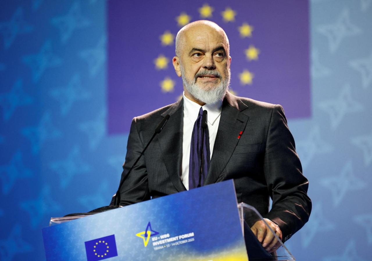 Albaniens Ministerpräsident Ei Rama hält eine Rede beim EU-Western Balkans Investment Forum in Tirana. 