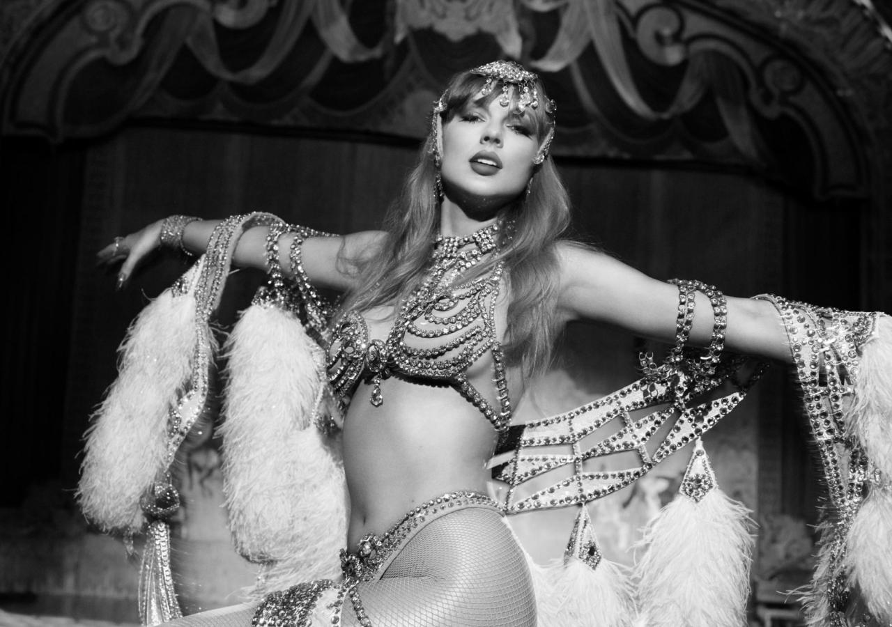 Taylor Swift in einem Showgirl-Outfit