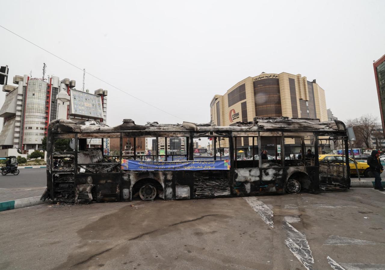 Ausgebrannter Bus in Teheran