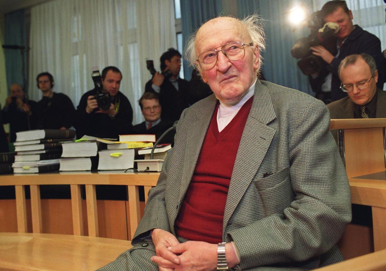 Heinrich Gross bei einem Gerichtsprozess um seine Schuld an Nazi-Gräueltaten