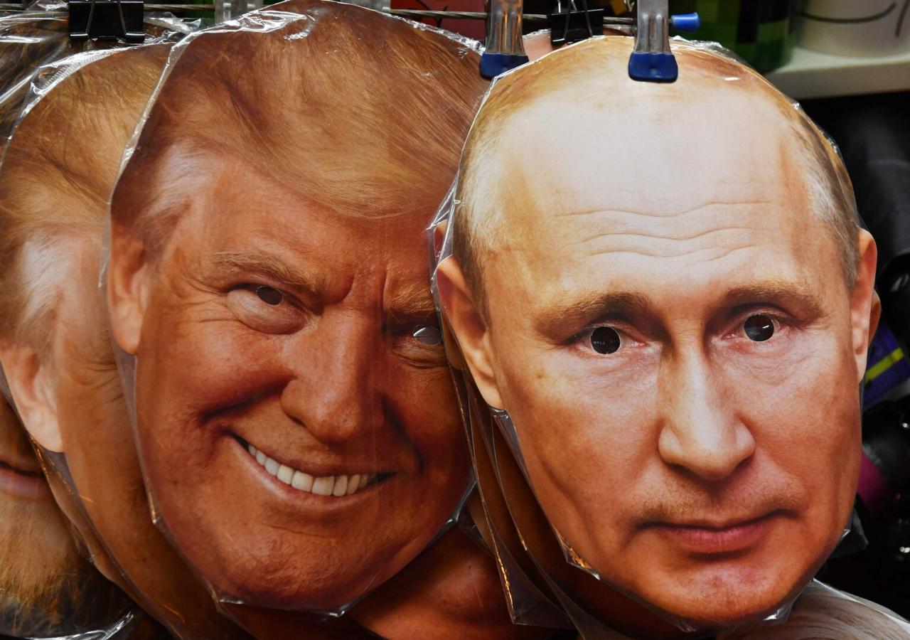 Maske von Donald Trump und Wladimir Putin