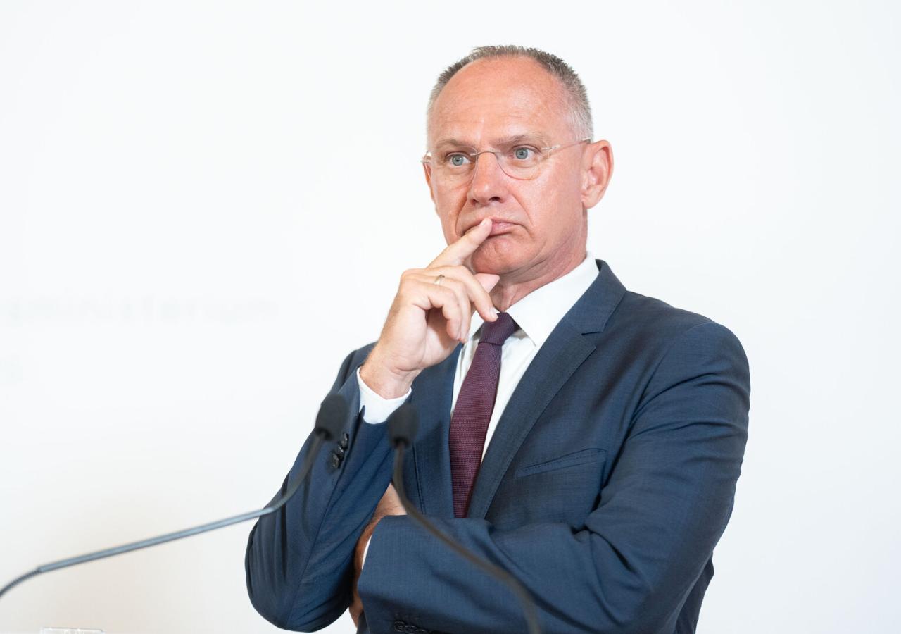 PK "HALBJAHRESBILANZ DES INNENMINISTERIUMS ASYLANTRÄGE UND AUSSERLANDESBRINGUNGEN": KARNER