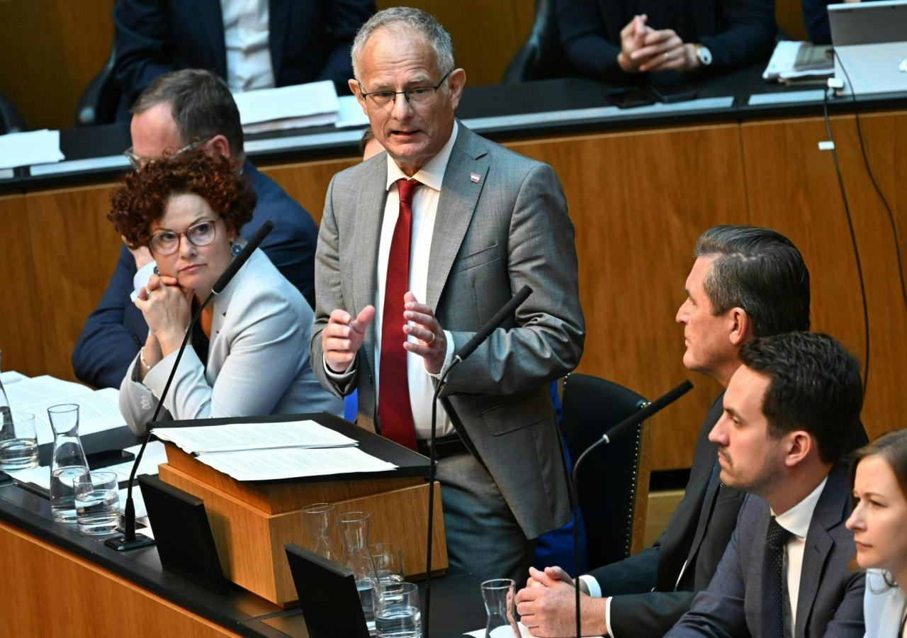 Barbara Eibinger-Miedl und Markus Marterbauer bei der Präsentation des Doppelbudgets.
