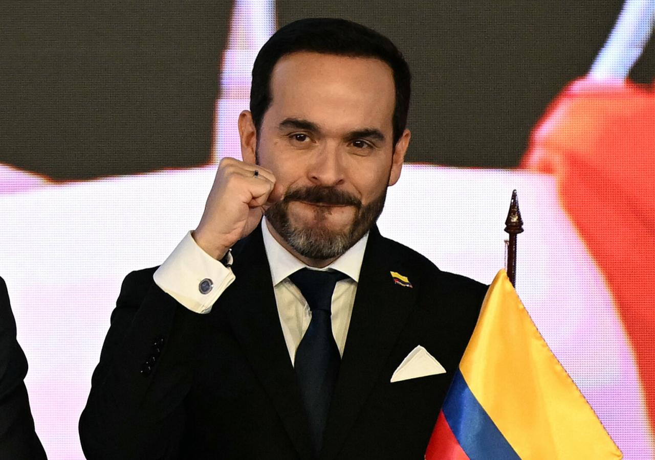 Kolumbiens Präsident Espriella in Anzug.