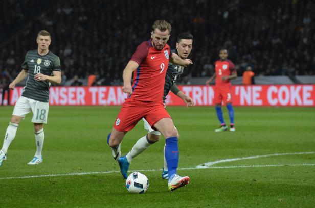 Harry Kane (22) Harry Kane (22)