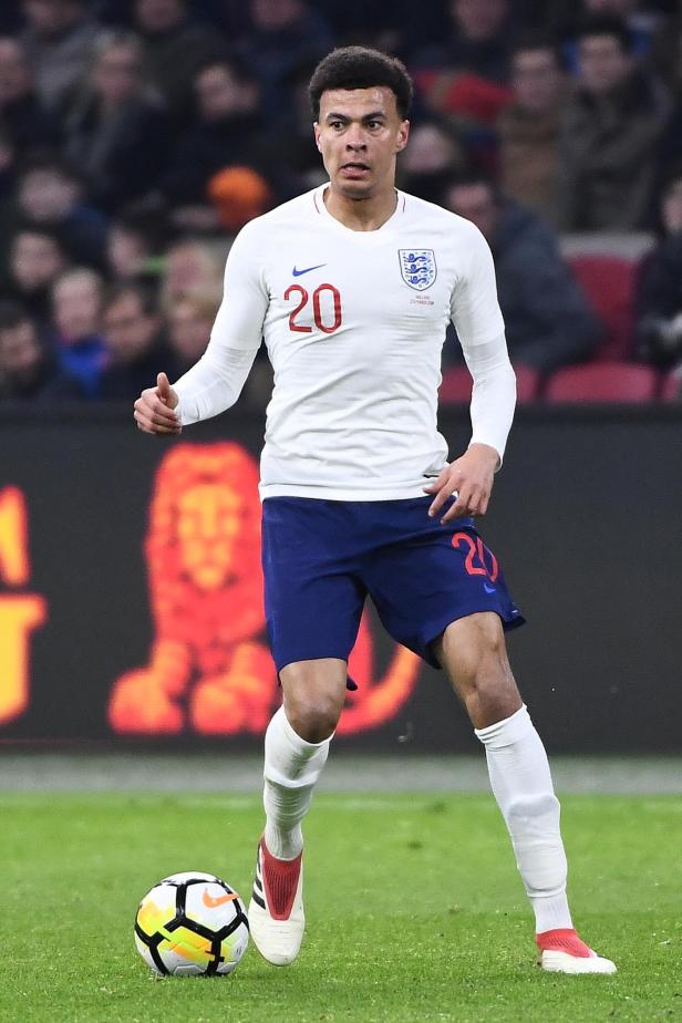 Dele Alli (22) Dele Alli (22)