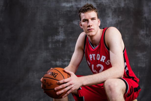 Pöltl im Dress der Toronto Raptors, dem einzigen NBA-Team aus Kanada Pöltl im Dress der Toronto Raptors, dem einzigen NBA-Team aus Kanada