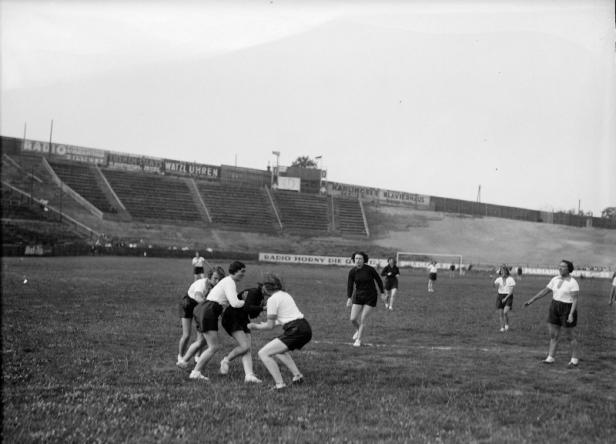 Frauenfußball um 1930