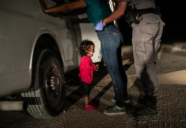 World Press Photo Contest 2019 "Crying Girl on The Border": Das "World Press Photo Of The Year" 2019 zeigt ein weinendes honduranisches Kind an der ameerikanisch-mexikanischen Grenze.