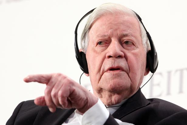 2011 sprach Helmut Schmidt als Mitherausgeber der Wochenzeitung "Die Zeit" bei der Konferenz des Deutschen Wirtschaftsforums.