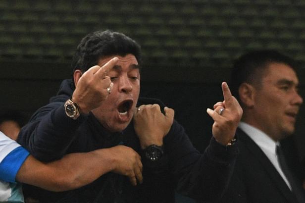 Maradona im eigenwilligen Freudentaumel Maradona im eigenwilligen Freudentaumel
