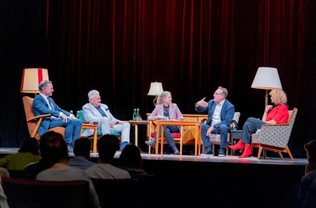 Bauer, Mölzer, Thalhammer, Strache und Linsinger beim Event vom 