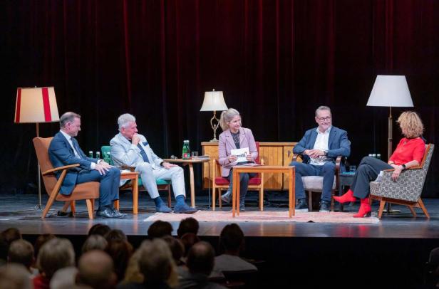 Die runde im Theater Akzent 