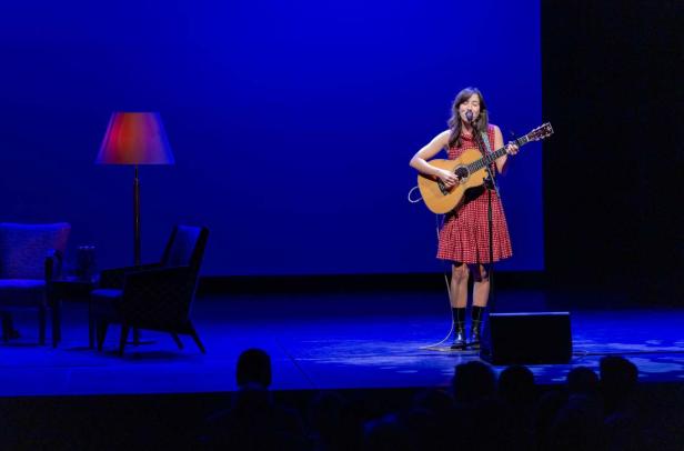 Musikerin Oska im Theater Akzent