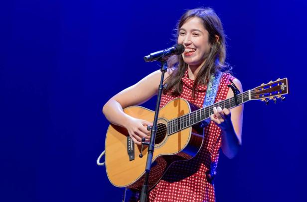 Musikerin Oska im Theater Akzent.