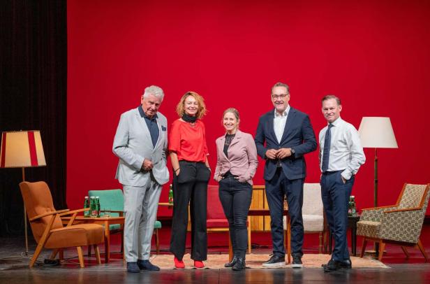 Mölzer, Linsinger, Thalhammer, Strache und Bauer bei der profil-Veranstaltung im Theater Akzent.
