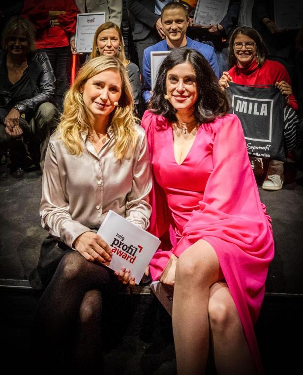 Die Moderatorinnen des zeig profil Awards