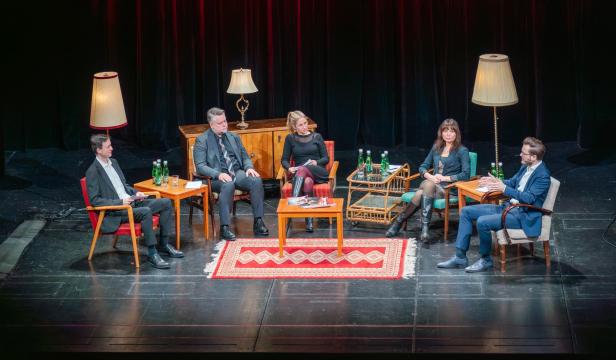 Stefan Melichar, Martin Ortner, Anna Thalhammer, Marina Delcheva und Jakob Winter im Theater Akzent.