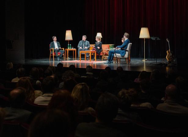 Großaufnahme der Bühne im Theater Akzent.