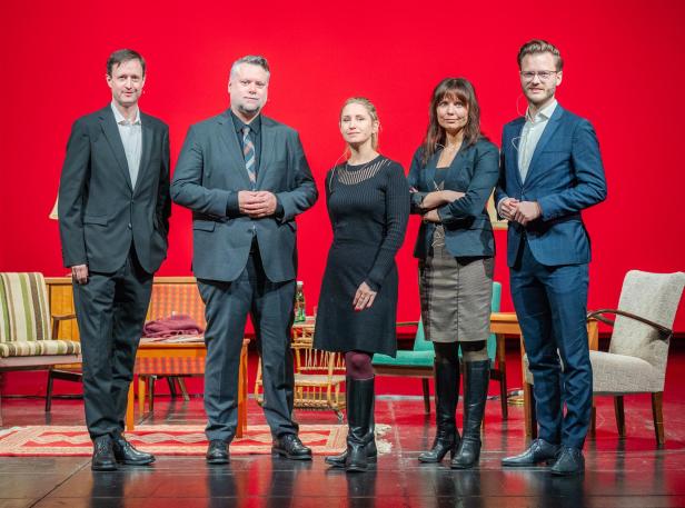 Stefan Melichar, Martin Ortner, Anna Thalhammer, Marina Delcheva und Jakob Winter im Theater Akzent.