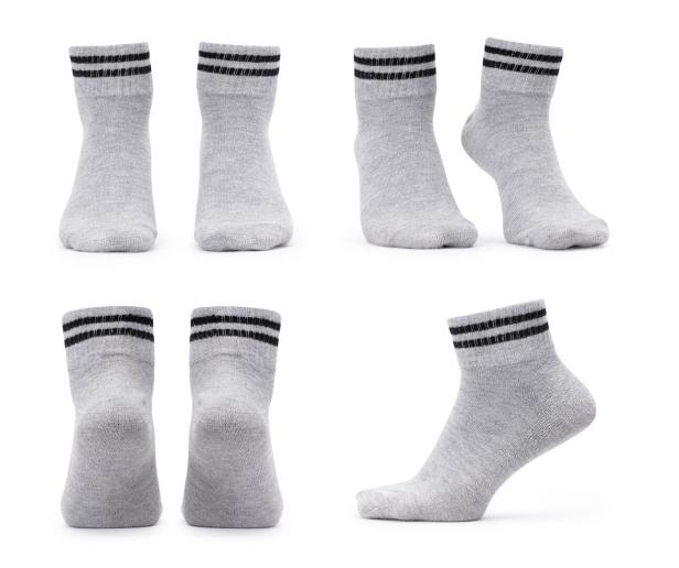 Mehrere Paare Tennissocken, weiß, vor weißem Hintergrund