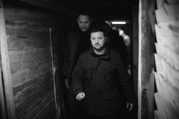 Wolodymyr Selenskyj auf einem Schwarz-Weiß-Foto