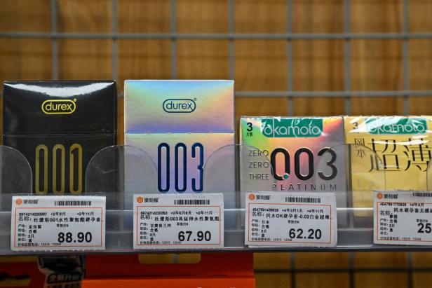 Kondome im Supermarktregal