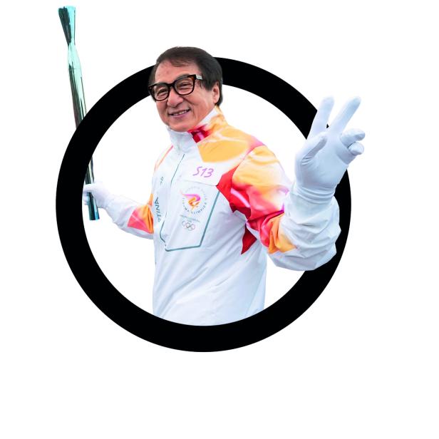 Foto-Illustration zeigt Filmstar Jackie Chan als olympischen Fackelträger in einem schwarzen olympischen Ring