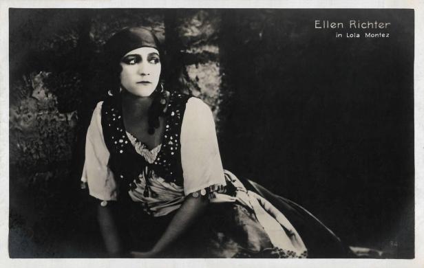 Ellen Richter in dramatischer Hell-Dunkel-Stummfilminszeneierung 
