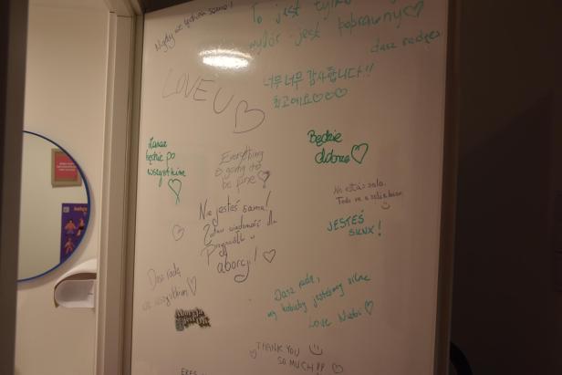 Messages auf der Toilettentüre