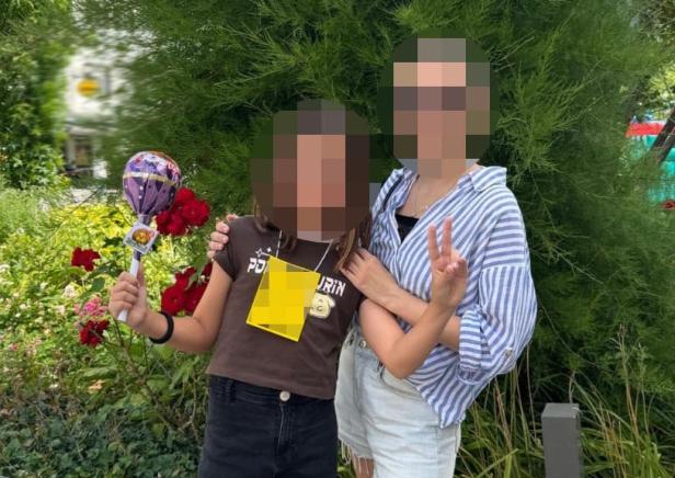Zwei Personen mit unkenntlichen Gesichtern