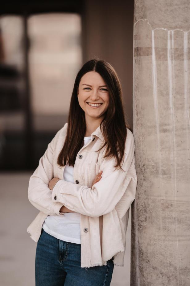 Antonia Herunter lächelt in die Kamera
