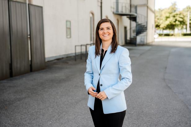 Fabienne Lackner lächelt in die Kamera