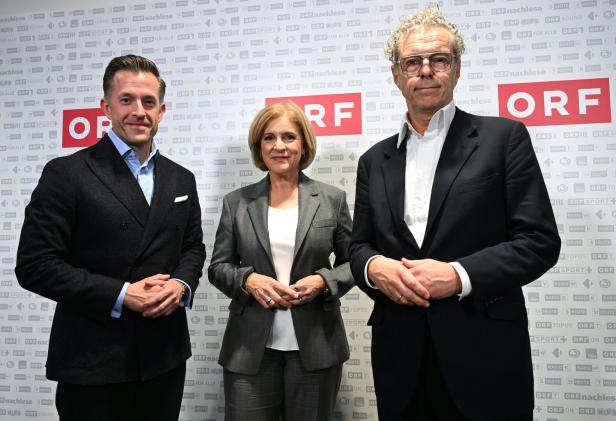 Poträtaufnahme von zwei Männern und einer Frau (Mitte)