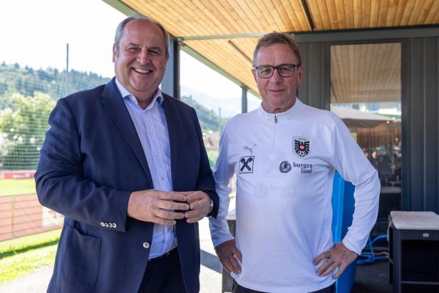 ÖFB-Präsident Pröll und Teamchef Rangnick stehen auf einer Terrasse